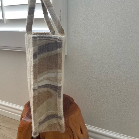 Cardigan with matching tote bag. NWT. M/L size. - Picture 6 of 9